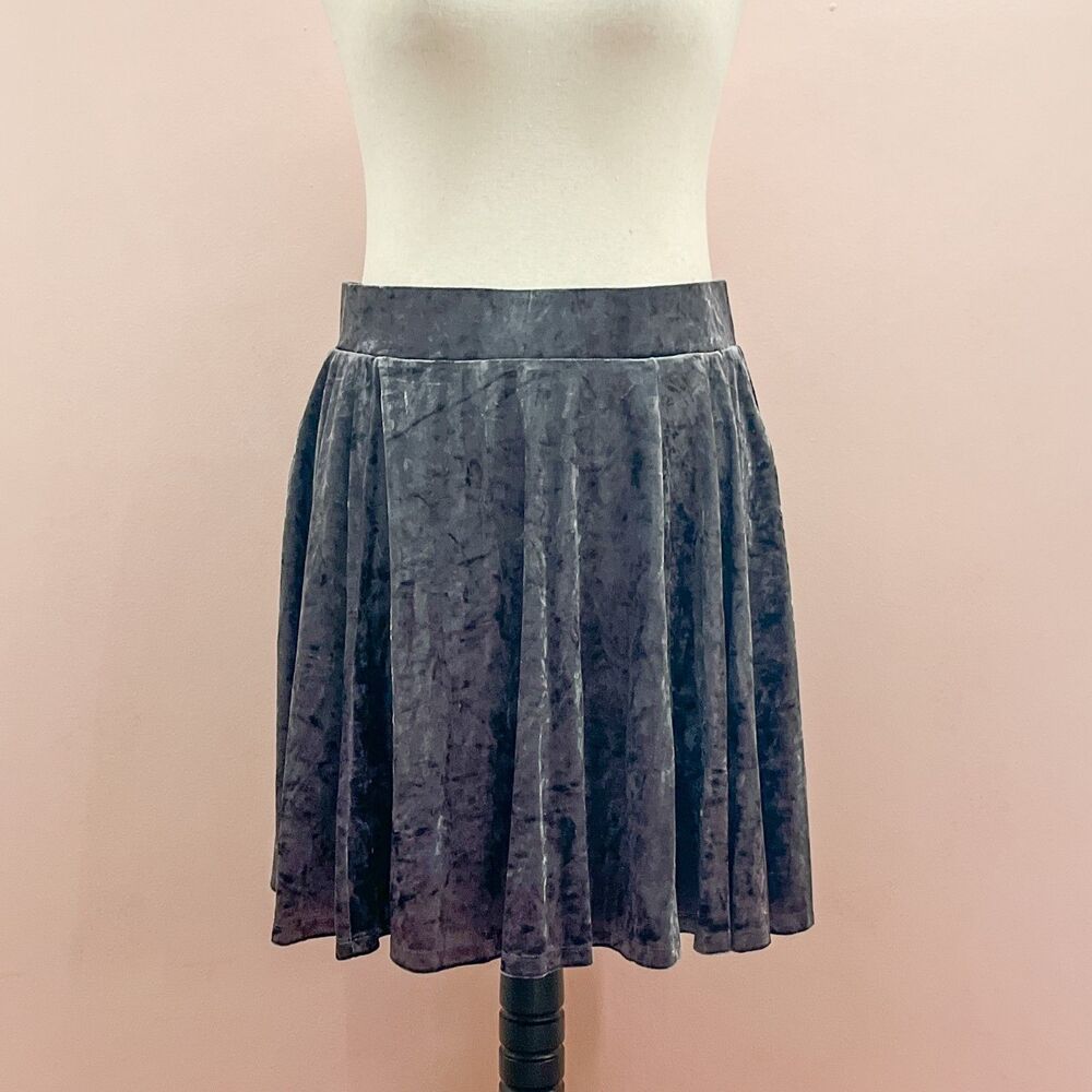 TORRID Size 1 XL Women’s Gray Velvet Skirt Elastic Waist Cocktail Party Cruise